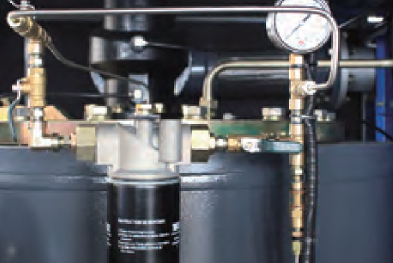 低压永磁变频双螺杆空气压缩机LBPM-自创的低压专用油路系统